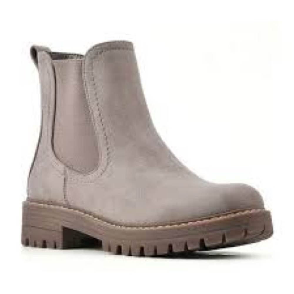 Cliffs by White Mountain Mastery Chelsea Boots